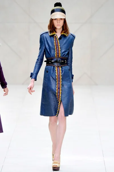 Look 3